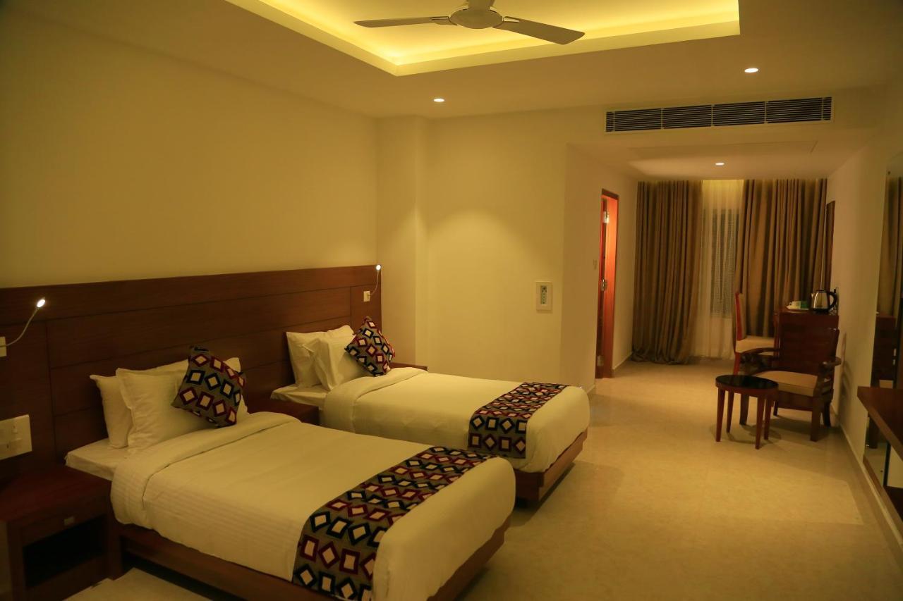 Hotel Victoria International Kattappana Zewnętrze zdjęcie