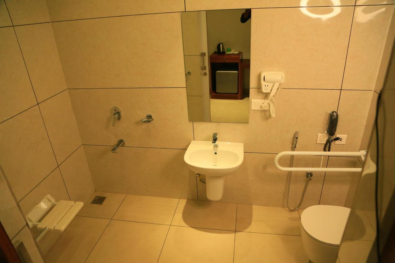 Hotel Victoria International Kattappana Zewnętrze zdjęcie